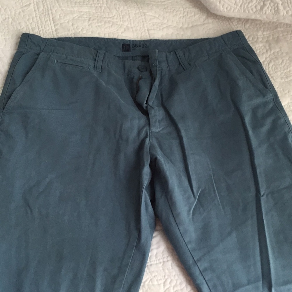 Men’s GAP chinos
